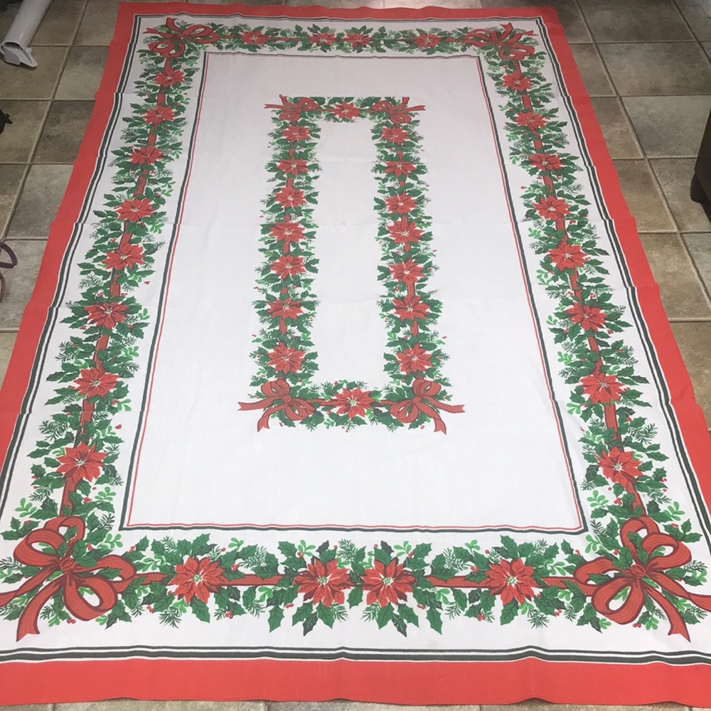 4.5 ft x 7.5 ft poinsettia table cloth